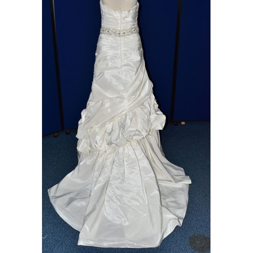 260 - WEDDING DRESS, end of season stock clearance (may have slight marks or very minor damage) size 8, pl... 