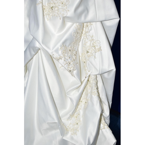 262 - WEDDING DRESS, end of season stock clearance (may have slight marks or very minor damage) size 12, s... 