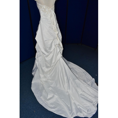 262 - WEDDING DRESS, end of season stock clearance (may have slight marks or very minor damage) size 12, s... 