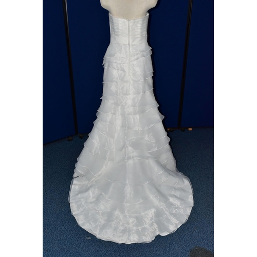 263 - WEDDING DRESS, end of season stock clearance (may have slight marks or very minor damage) size 8, wh... 