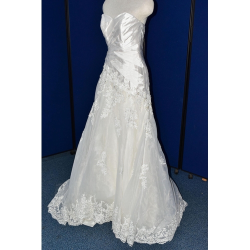 265 - WEDDING DRESS, end of season stock clearance (may have slight marks or very minor damage) size 8, Di... 