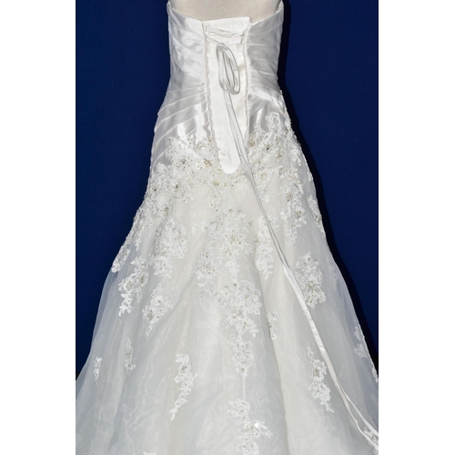 265 - WEDDING DRESS, end of season stock clearance (may have slight marks or very minor damage) size 8, Di... 