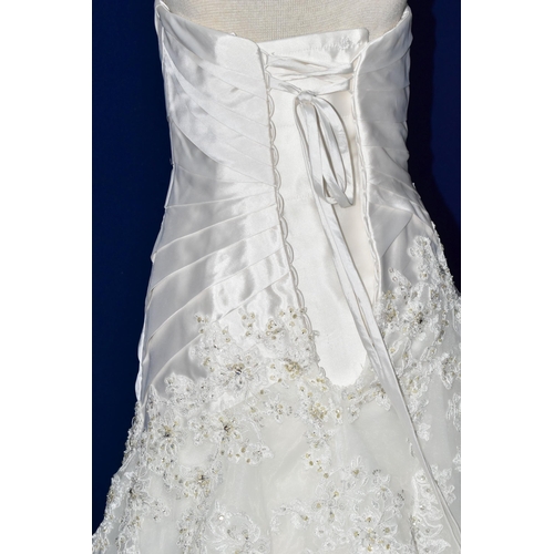 265 - WEDDING DRESS, end of season stock clearance (may have slight marks or very minor damage) size 8, Di... 