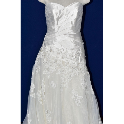 265 - WEDDING DRESS, end of season stock clearance (may have slight marks or very minor damage) size 8, Di... 