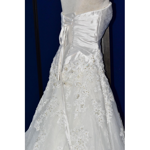 265 - WEDDING DRESS, end of season stock clearance (may have slight marks or very minor damage) size 8, Di... 