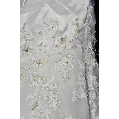 265 - WEDDING DRESS, end of season stock clearance (may have slight marks or very minor damage) size 8, Di... 