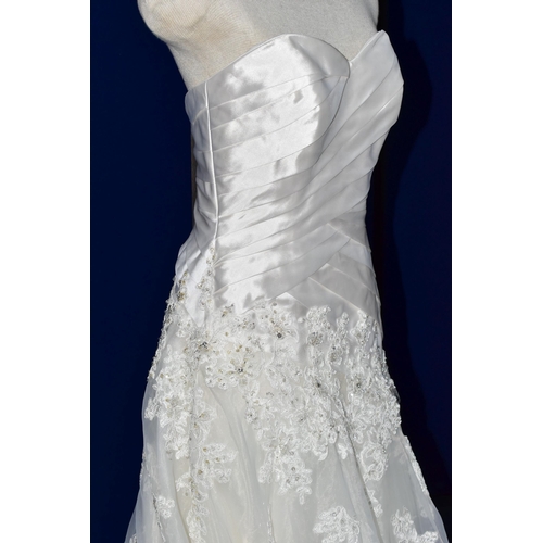 265 - WEDDING DRESS, end of season stock clearance (may have slight marks or very minor damage) size 8, Di... 