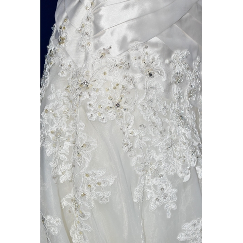 265 - WEDDING DRESS, end of season stock clearance (may have slight marks or very minor damage) size 8, Di... 