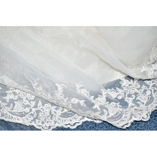 265 - WEDDING DRESS, end of season stock clearance (may have slight marks or very minor damage) size 8, Di... 