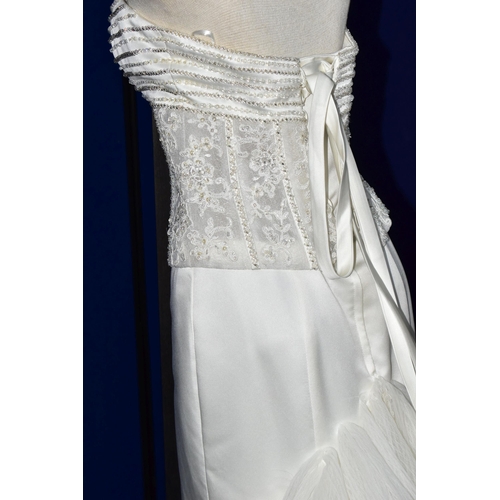 268 - WEDDING DRESS, end of season stock clearance (may have slight marks or very minor damage) size 8, un... 