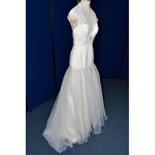 270 - WEDDING DRESS, end of season stock clearance (may have slight marks or very minor damage) size 8/10 ... 