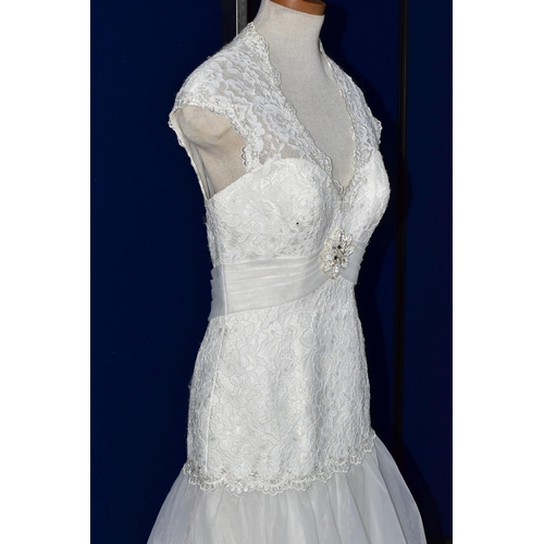 270 - WEDDING DRESS, end of season stock clearance (may have slight marks or very minor damage) size 8/10 ... 