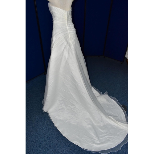 271 - WEDDING DRESS, end of season stock clearance (may have slight marks or very minor damage) size 8/10,... 