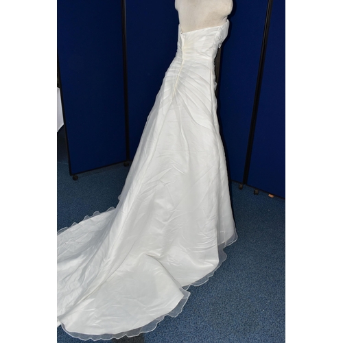 271 - WEDDING DRESS, end of season stock clearance (may have slight marks or very minor damage) size 8/10,... 