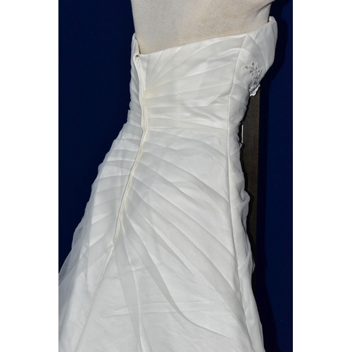 271 - WEDDING DRESS, end of season stock clearance (may have slight marks or very minor damage) size 8/10,... 