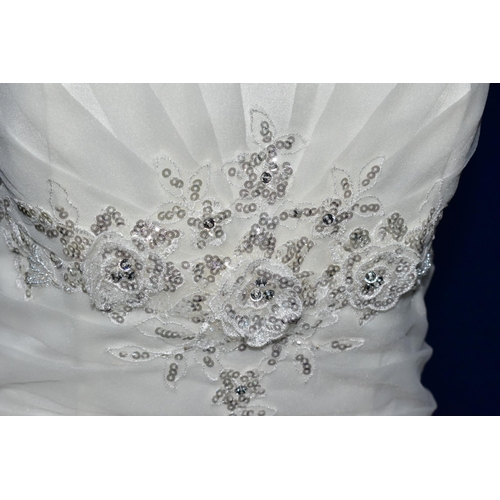 271 - WEDDING DRESS, end of season stock clearance (may have slight marks or very minor damage) size 8/10,... 