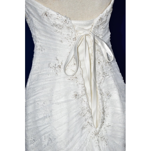 273 - WEDDING DRESS, end of season stock clearance (may have slight marks or very minor damage) size 6, iv... 