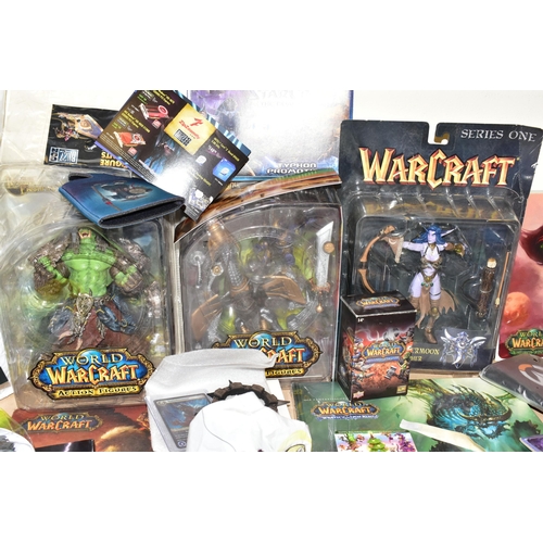 721 - BOX CONTAINING BLIZZARD MERCHANDISE AND MEMROBELLIA, PRIMARILLY OBTAINED FROM BLIZZCON 2008, items i... 