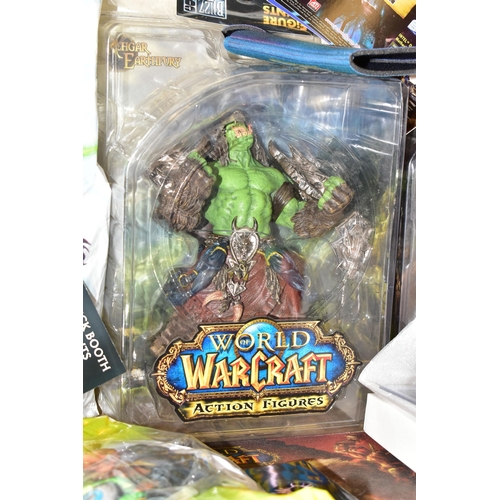 721 - BOX CONTAINING BLIZZARD MERCHANDISE AND MEMROBELLIA, PRIMARILLY OBTAINED FROM BLIZZCON 2008, items i... 