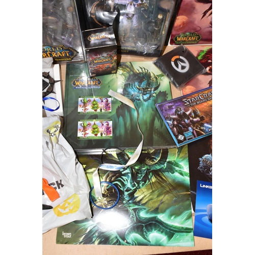 721 - BOX CONTAINING BLIZZARD MERCHANDISE AND MEMROBELLIA, PRIMARILLY OBTAINED FROM BLIZZCON 2008, items i... 