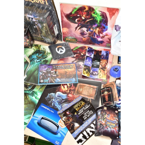 721 - BOX CONTAINING BLIZZARD MERCHANDISE AND MEMROBELLIA, PRIMARILLY OBTAINED FROM BLIZZCON 2008, items i... 