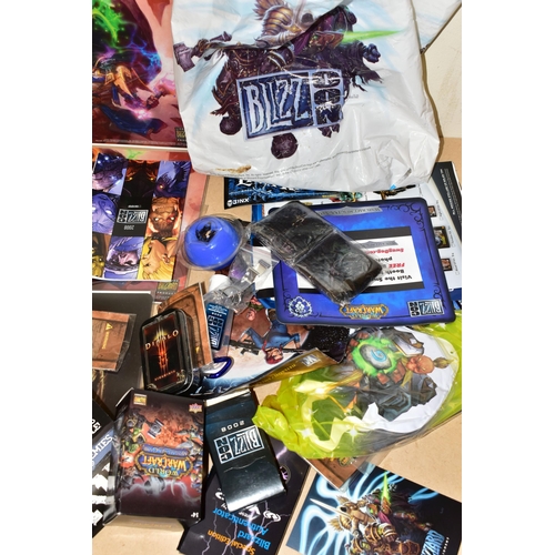 721 - BOX CONTAINING BLIZZARD MERCHANDISE AND MEMROBELLIA, PRIMARILLY OBTAINED FROM BLIZZCON 2008, items i... 