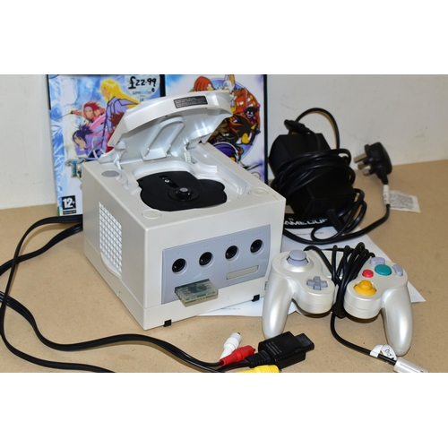 771 - NINTENDO GAMECUBE  WHITE CONSOLE AND TWO GAMES, games included are Sonic Adventure 2 Battle and Tale... 