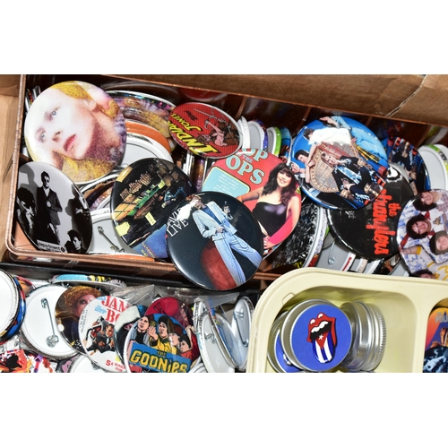 356 - ONE BOX OF NEW AND UNUSED BADGES AND GUITAR PICKS, comprising new and unused ten tins of The Rolling... 