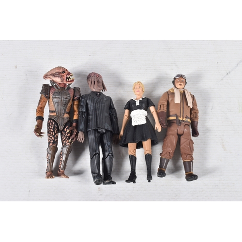 71 - A COLLECTION OF MODERN DOCTOR WHO COLLECTABLES, to include battery operated remote control models (n... 