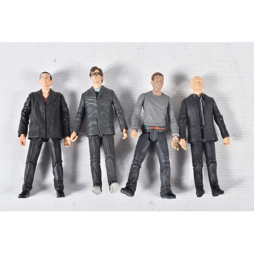 71 - A COLLECTION OF MODERN DOCTOR WHO COLLECTABLES, to include battery operated remote control models (n... 