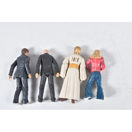 71 - A COLLECTION OF MODERN DOCTOR WHO COLLECTABLES, to include battery operated remote control models (n... 