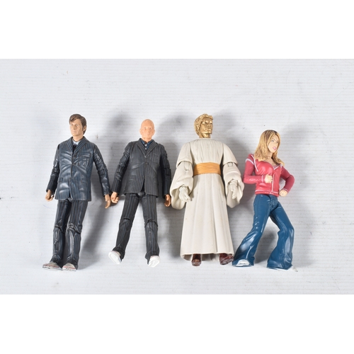 71 - A COLLECTION OF MODERN DOCTOR WHO COLLECTABLES, to include battery operated remote control models (n... 