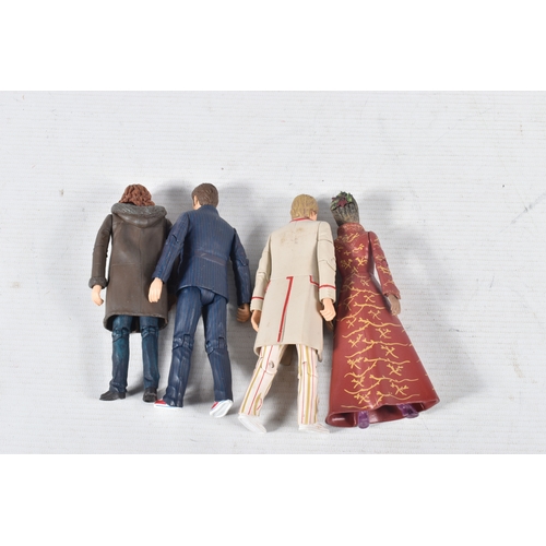 71 - A COLLECTION OF MODERN DOCTOR WHO COLLECTABLES, to include battery operated remote control models (n... 