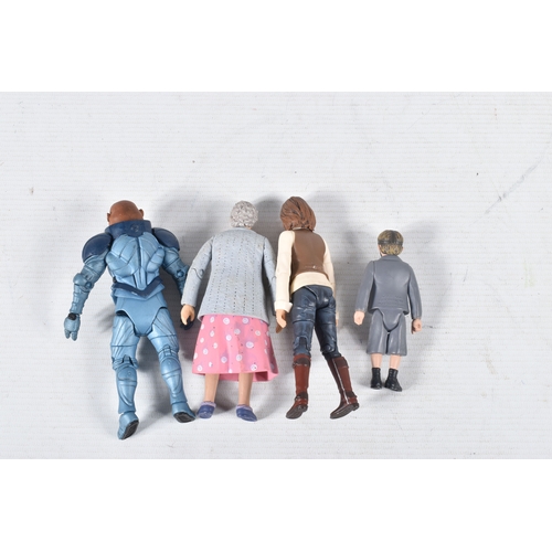 71 - A COLLECTION OF MODERN DOCTOR WHO COLLECTABLES, to include battery operated remote control models (n... 