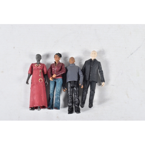 71 - A COLLECTION OF MODERN DOCTOR WHO COLLECTABLES, to include battery operated remote control models (n... 