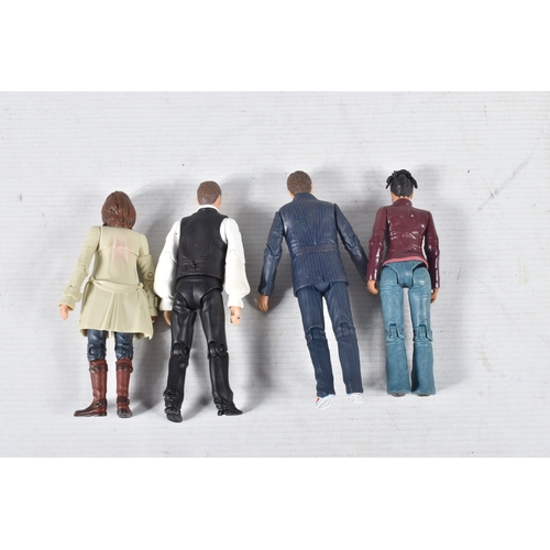 71 - A COLLECTION OF MODERN DOCTOR WHO COLLECTABLES, to include battery operated remote control models (n... 