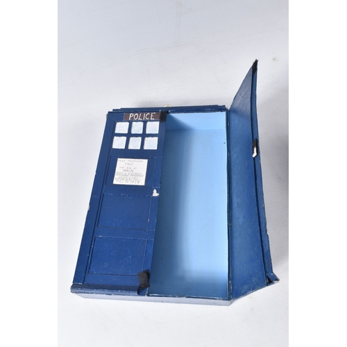 71 - A COLLECTION OF MODERN DOCTOR WHO COLLECTABLES, to include battery operated remote control models (n... 