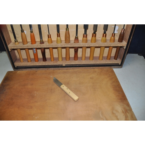 1064 - A BESPOKE CABINET CONTAINING FOURTEEN WOODTURNING CHISELS by Robert Sorby, Crown, Ashley Iles etc