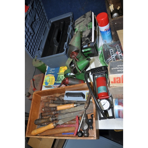 1073 - A COLLECTION OF AUTOMOTIVE TOOLS AND ACCESSORIES including a Halfords 6A smart charger, two other ba... 