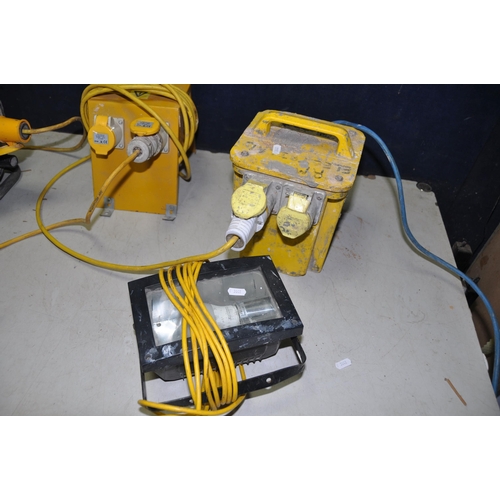 1091 - A 110V TRANSFORMER, a double extension reel, a 4 point extension cable, a 110v site light (all PAT p... 