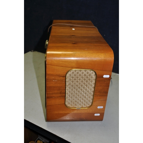 1096 - A ROCHLITZ TURVEL 2 VALVE RADIO in a Walnut cabinet (PAT fail due to uninsulated plug) powers up but... 