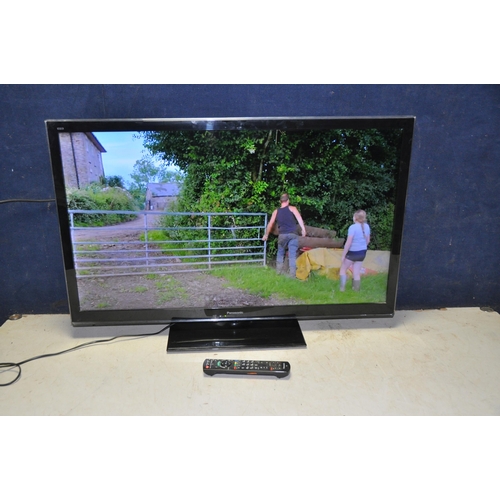 1119 - A PANASONIC TX-L39EM5B 39in TV with remote (PAT pass and working)