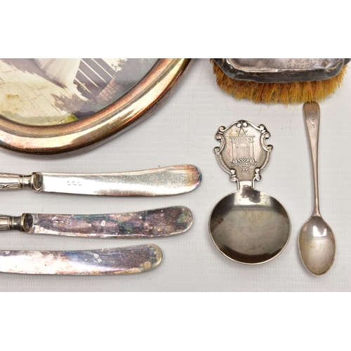 173 - A PARCEL OF ASSORTED SILVER AND SILVER MOUNTED ITEMS, including an Elizabeth II silver oval photogra... 