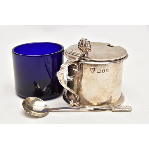 176 - A MID 20TH CENTURY SILVER MUSTARD, polished design, fitted with a scroll handle and a shell shape fi... 