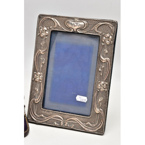 186 - AN EDWARDIAN SILVER PHOTO FRAME, TWO NAPKIN RINGS AND A CASED TEASPOON, the rectangular photo frame ... 