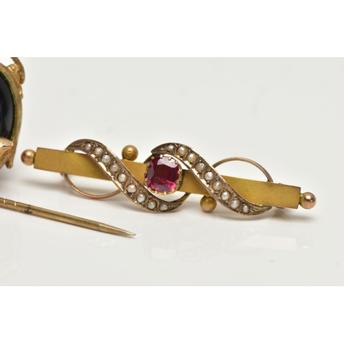 20 - AN EARLY 20TH CENTURY BROOCH, A PENDANT AND A STICK PIN, the brooch set to the centre with a cushion... 