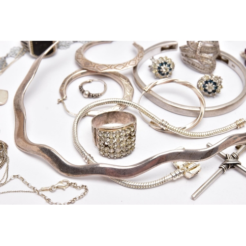 32 - A BAG OF ASSORTED WHITE METAL JEWELLERY, to include a silver collar necklace, hallmarked London, a p... 