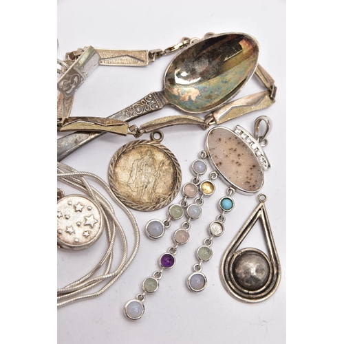 41 - A BAG OF ASSORTED ITEMS, to include a white metal teaspoon, stamped 830s, a 'Pandora' four chain bra... 