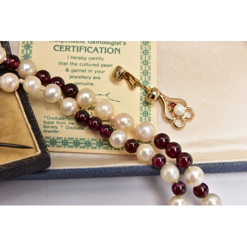 48 - A CULTURED PEARL AND GARNET BEAD NECKLACE AND A PAIR OF EARRINGS, the necklace alternating between p... 