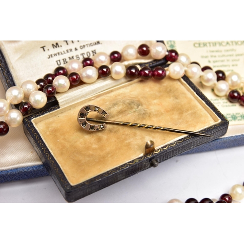 48 - A CULTURED PEARL AND GARNET BEAD NECKLACE AND A PAIR OF EARRINGS, the necklace alternating between p... 